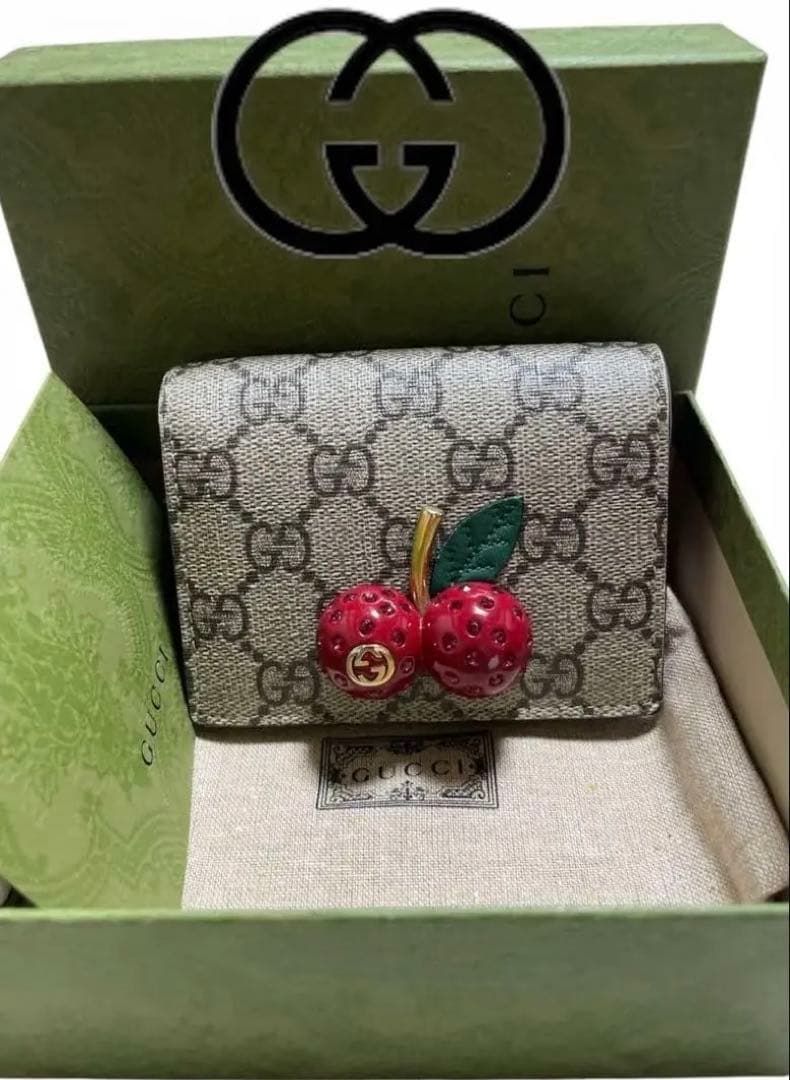 ❤️GUCCI❤️二つ折り財布 チェリー装飾