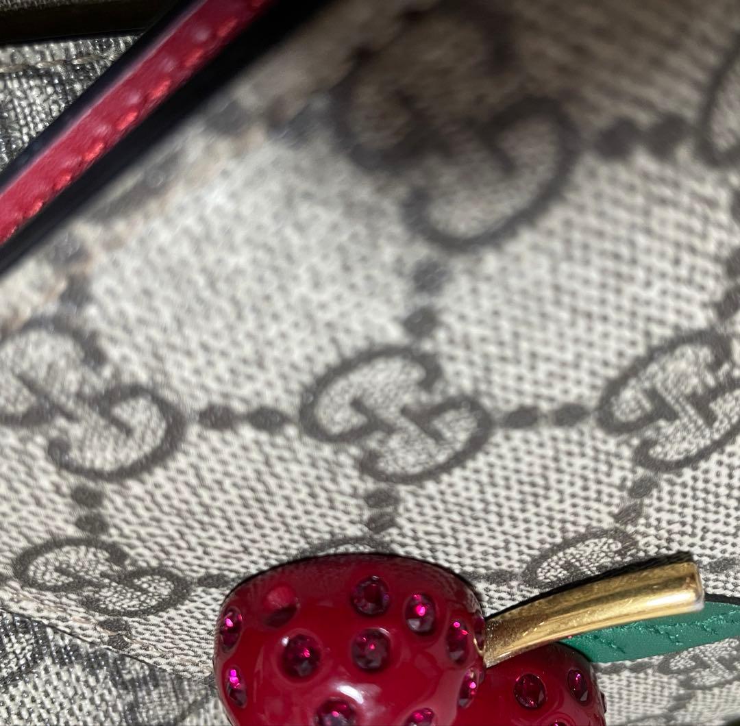 ❤️GUCCI❤️二つ折り財布 チェリー装飾