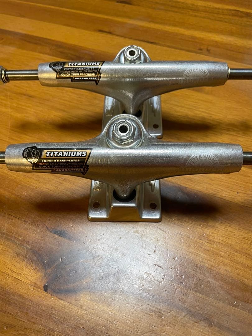 Thunder Titanium Lights 147 サンダー　トラック