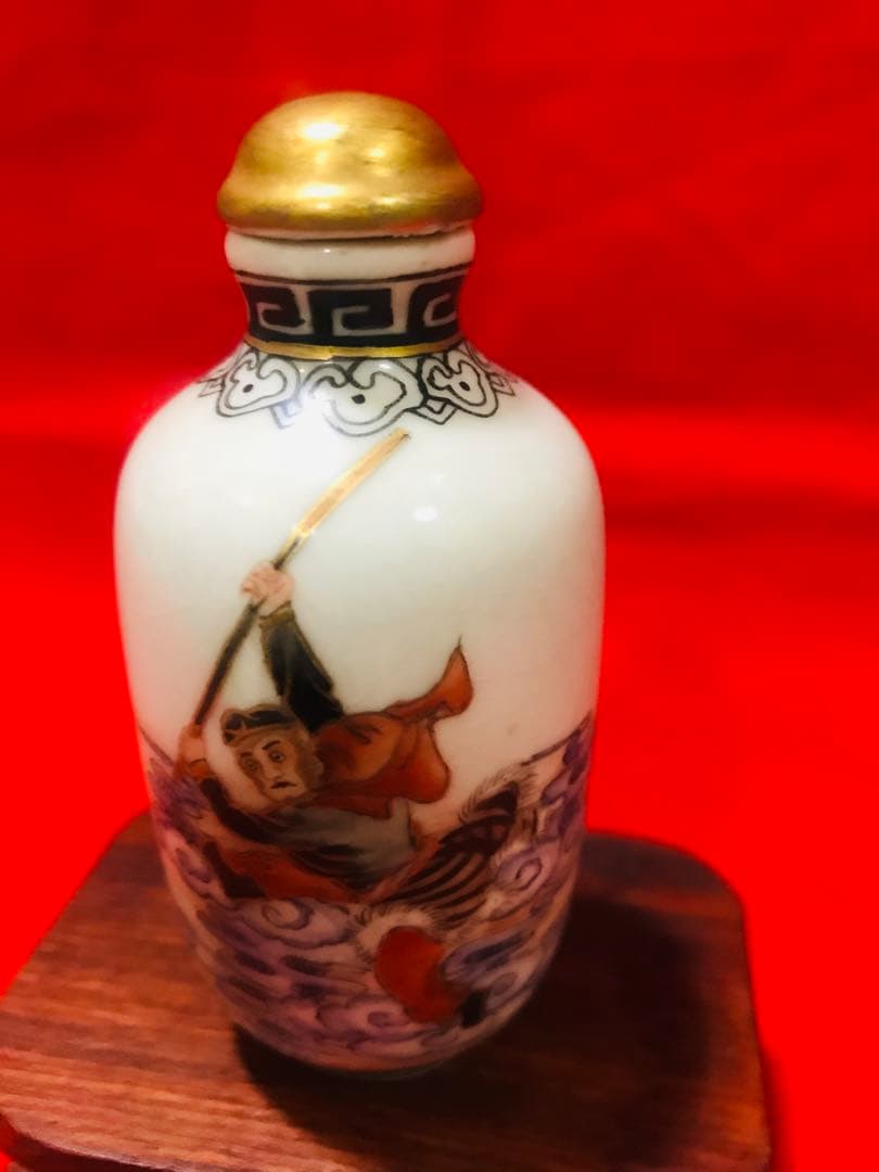 中国 景德鎮 陶磁鼻煙壺 手絵 「西遊記-悟空」