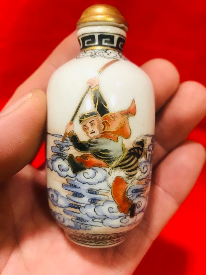 中国 景德鎮 陶磁鼻煙壺 手絵 「西遊記-悟空」