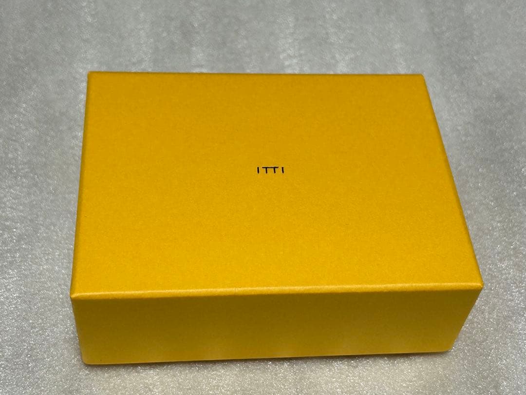 【匿名配送】itti イッチ カードケース ケース 財布　チャーム