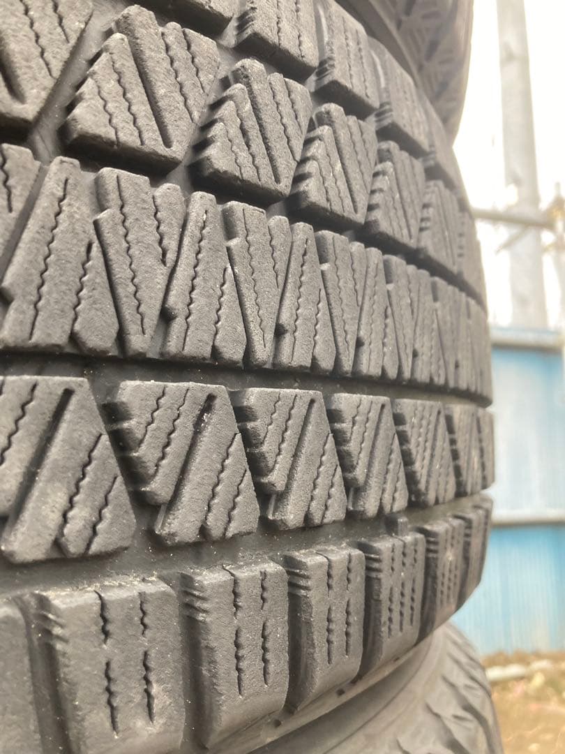 溝あり。ブリヂストンDM-V3 225/55R19スタッドレス4本セット