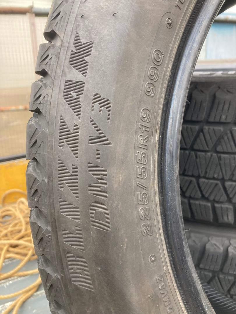 溝あり。ブリヂストンDM-V3 225/55R19スタッドレス4本セット