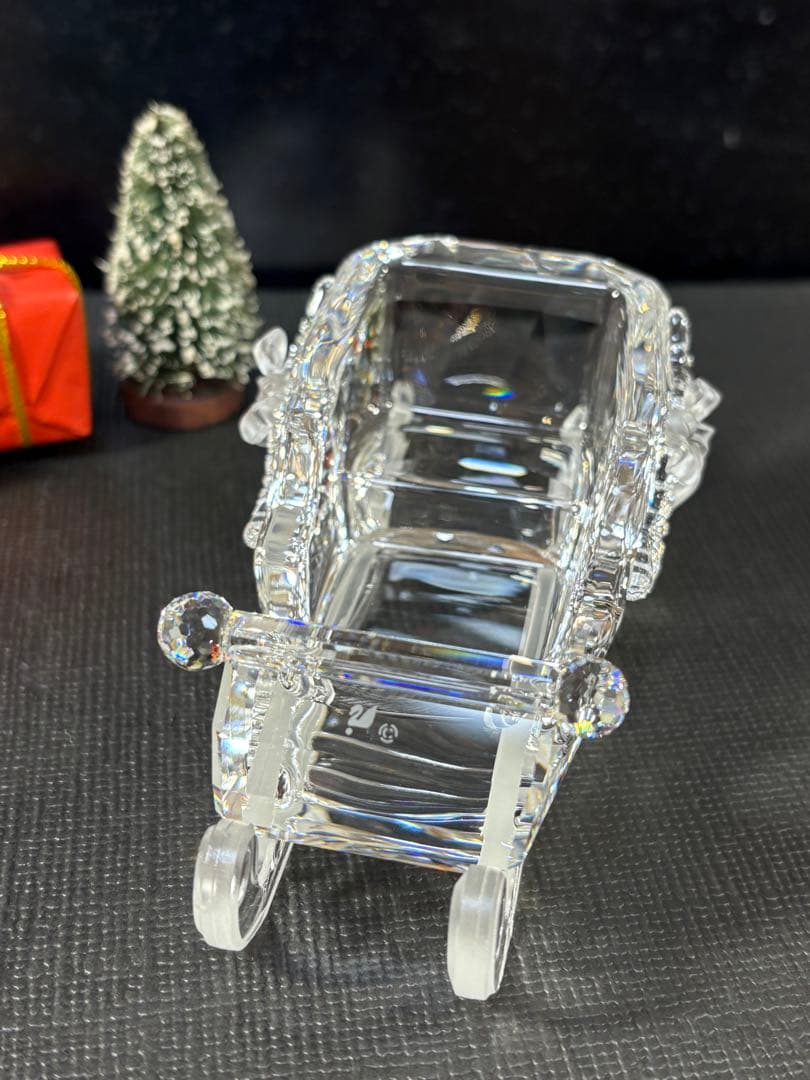 スワロフスキー【幸せを運ぶソリ】