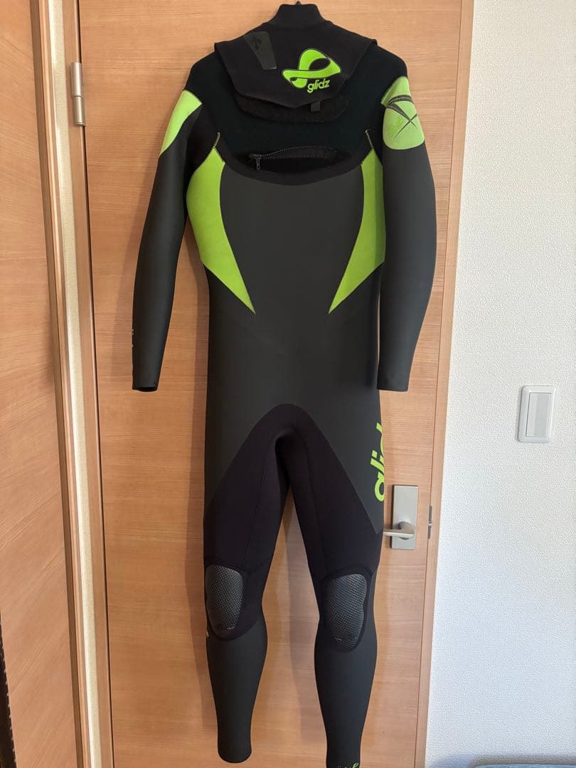 glidz セミドライスーツ ブラック/グリーン　5㎜3㎜