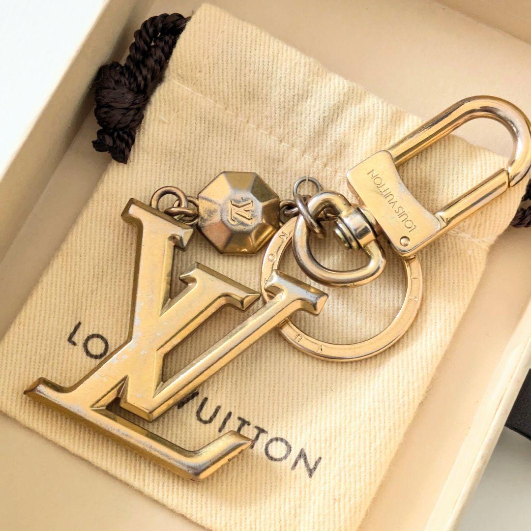 ルイヴィトン LOUIS VUITTON ポルトクレLVファセット キーホルダー