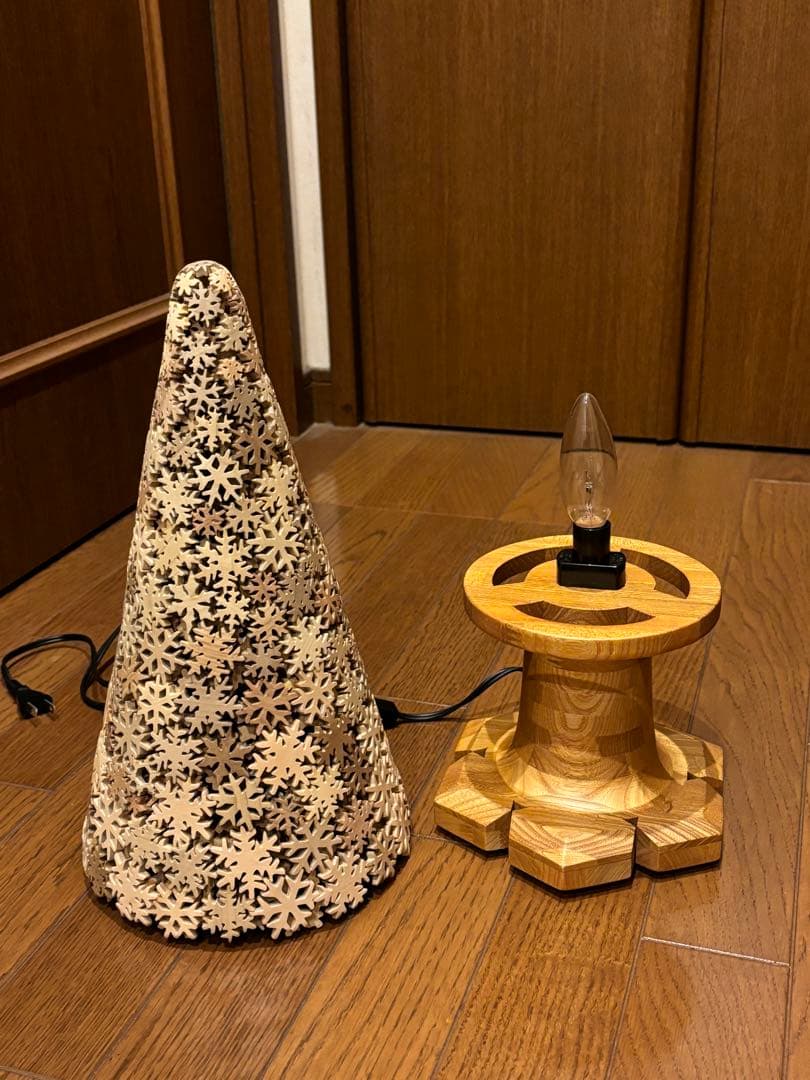 木の行燈 ランプ 雪の結晶模様 六角形ベース クリスマスツリー型