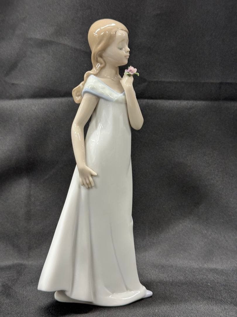 【美品】LLADRO リヤドロ　少女　花　01008213 2006