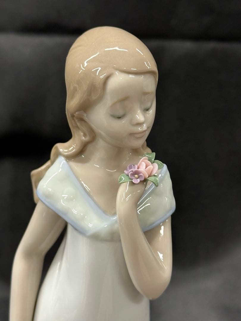 【美品】LLADRO リヤドロ　少女　花　01008213 2006