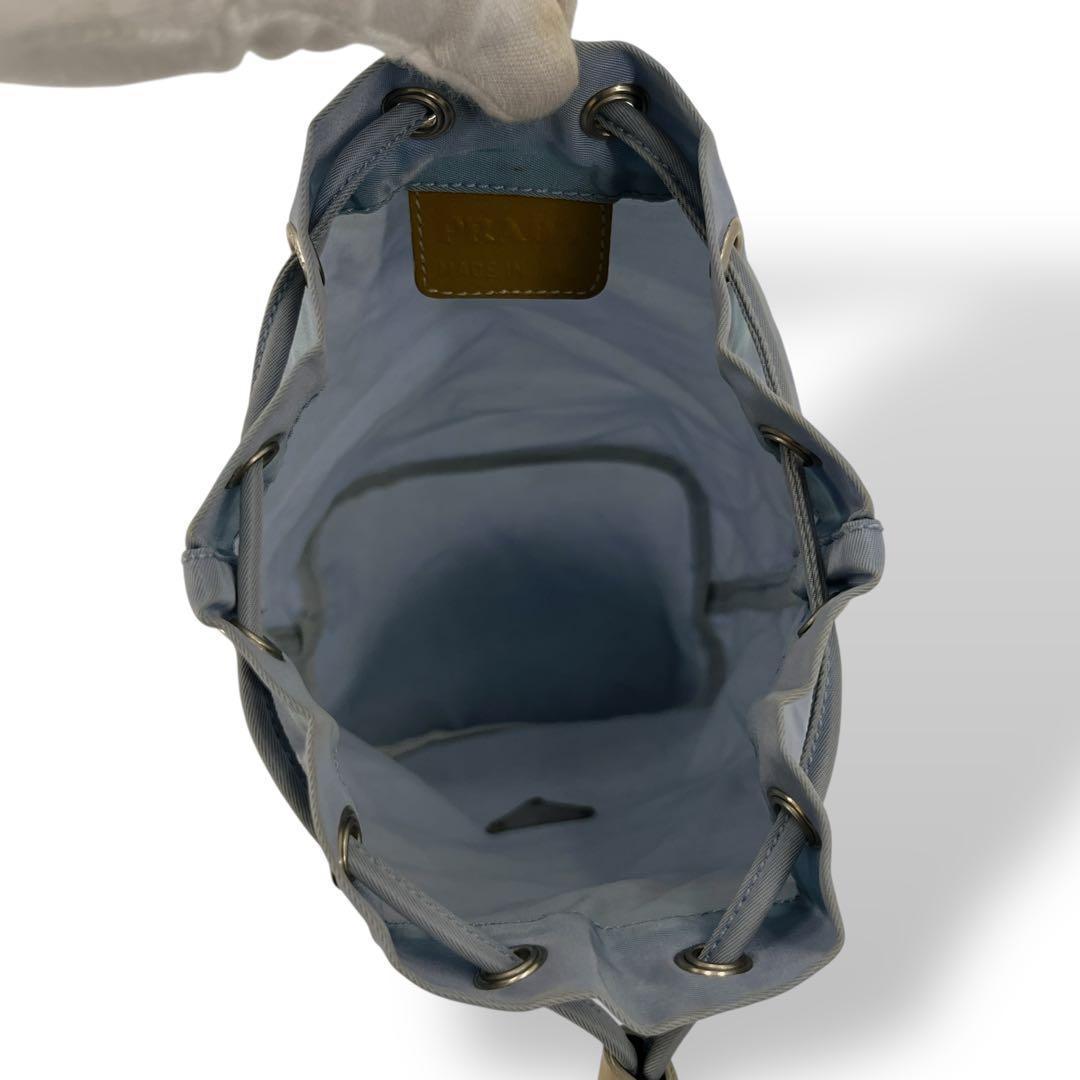 プラダ　ミニポーチ　巾着　化粧ポーチ　小物入れ　水色　ナイロン　三角ロゴ　y2k