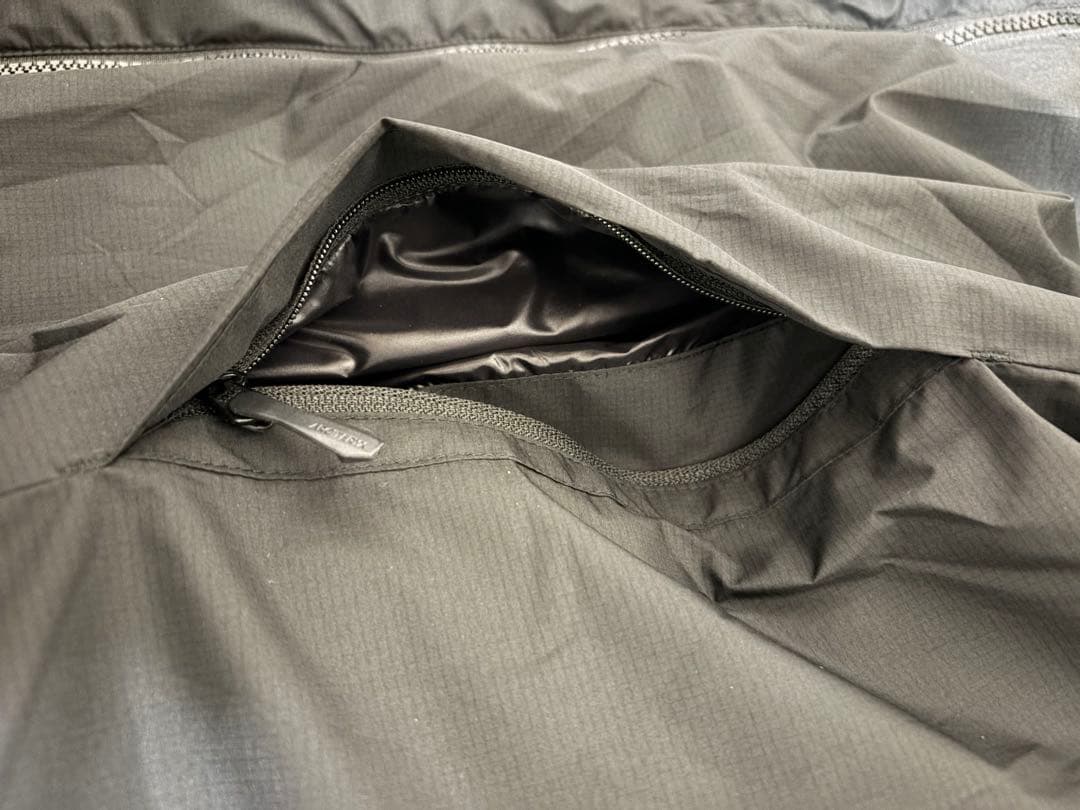 アークテリクス　アトムフーディ　AR Mサイズ　試着のみ　黒