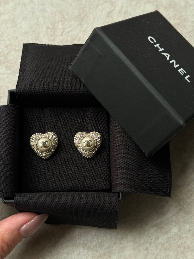 hoCHANELハート型ピアス