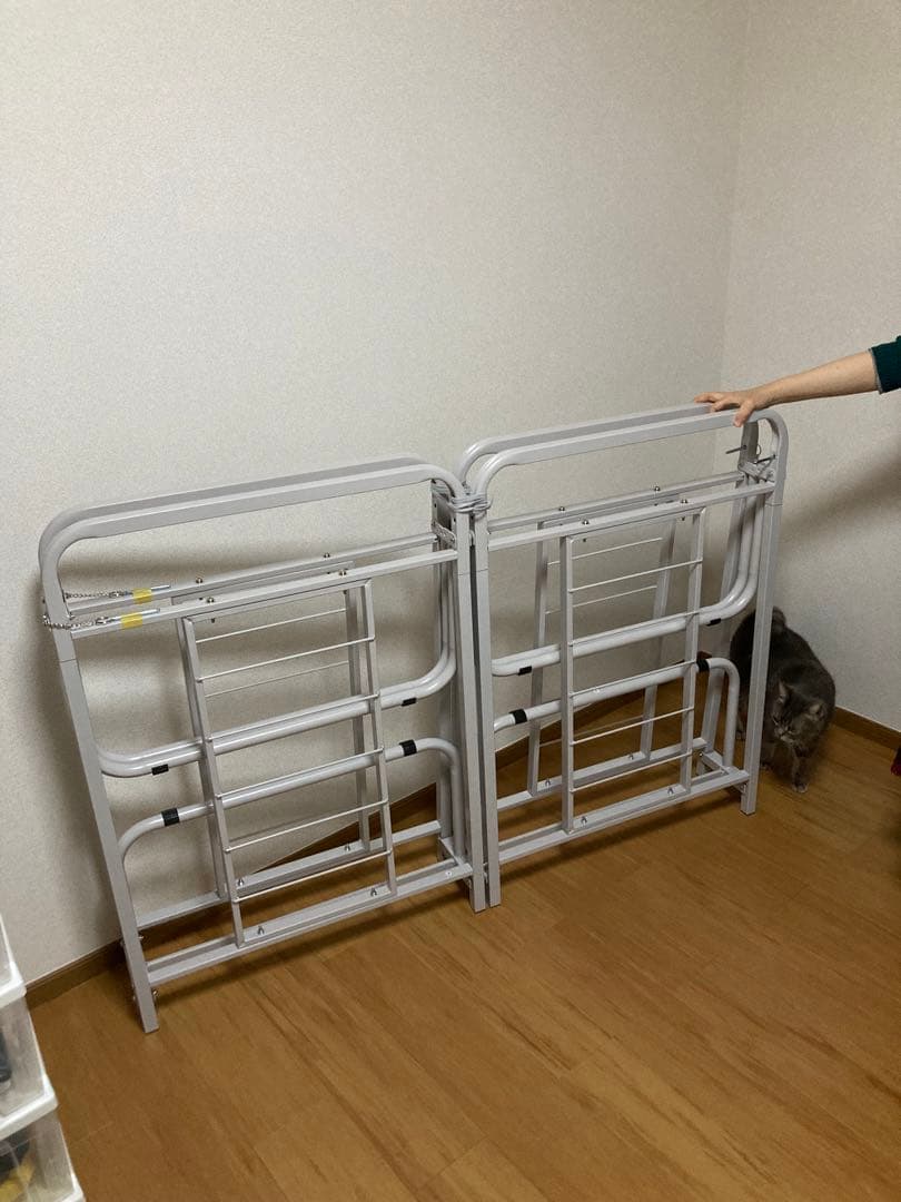 【未使用・組立済み完成品】新生活に！折り畳みダブルベッド(ミルキーグレージュ)