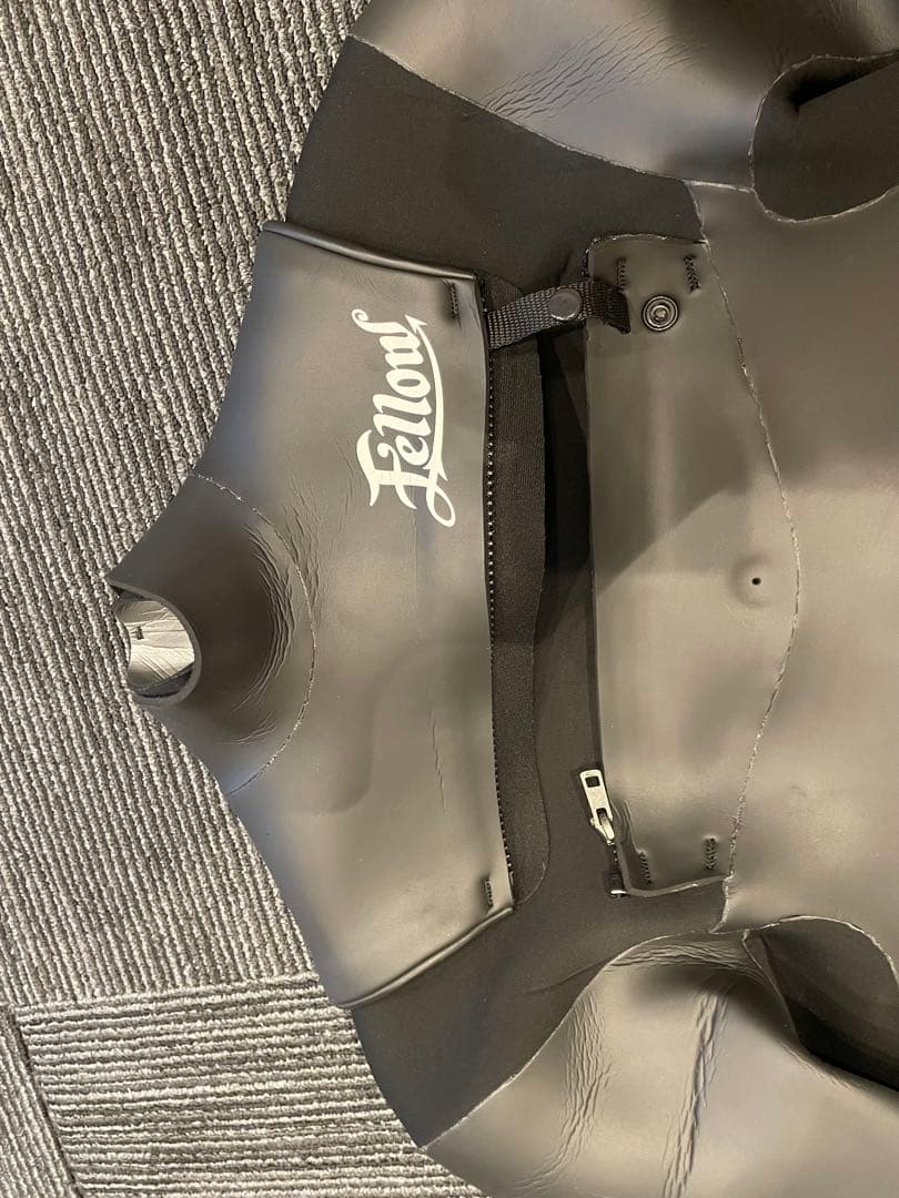 Fellow 新品セミドライスーツ 5×3ミリLサイズ