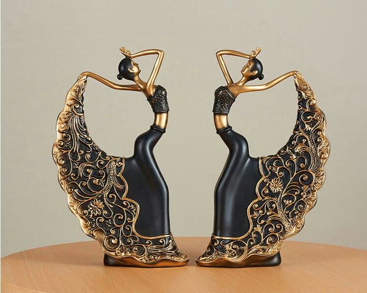 ヨーロッパ式の現代的なシンプルな工芸品クジャク踊り子の家を飾る