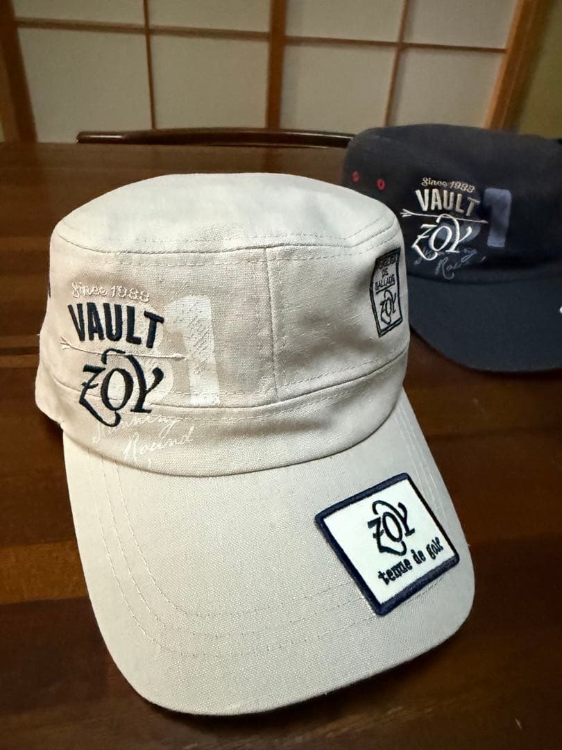 ゾーイZOYデザイン帽子紺色と白っぽいグレー二つセット【値下げ】しました。