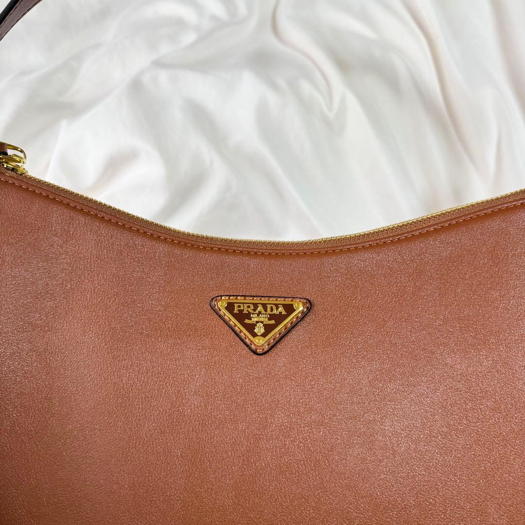 PRADA ブラウンレザートートバッグ