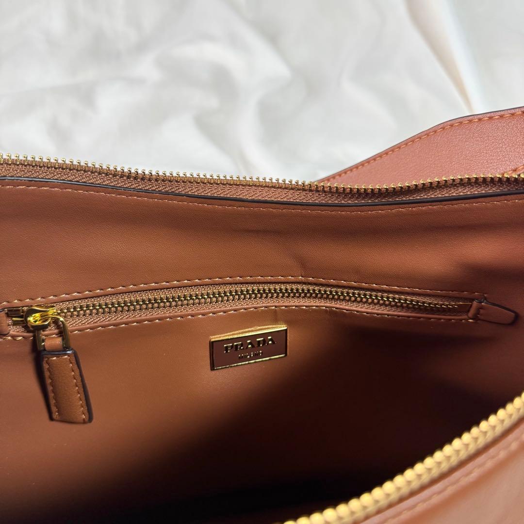 PRADA ブラウンレザートートバッグ