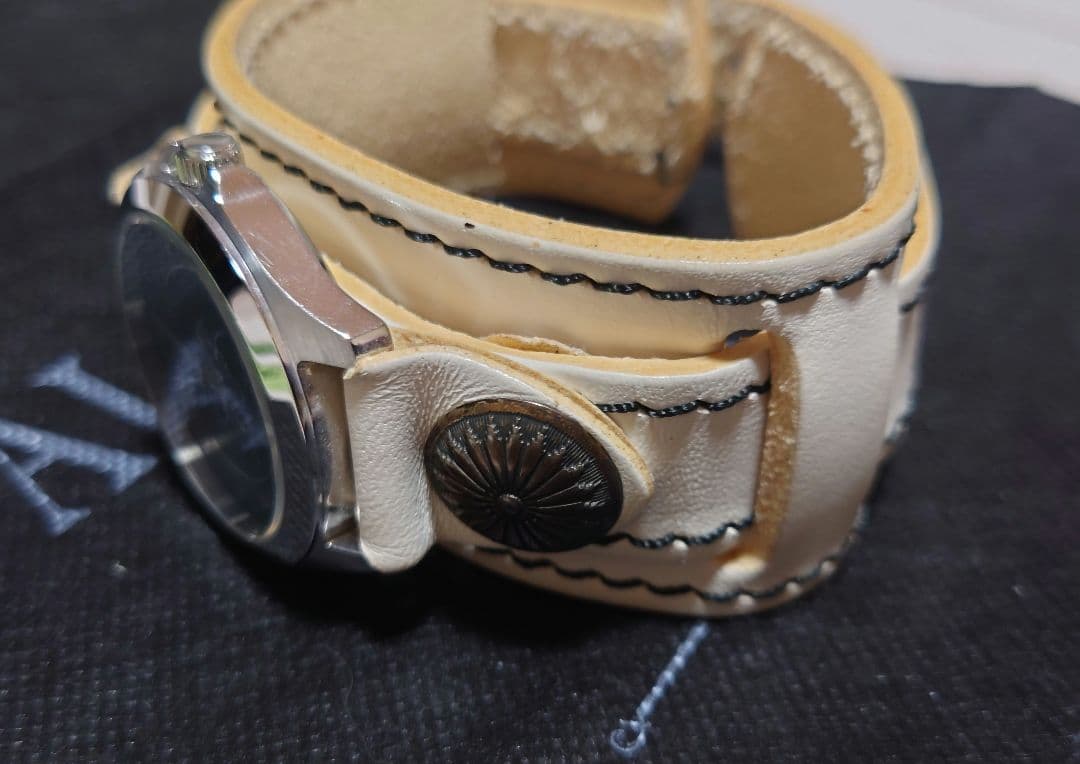 ALZUNI／アルズニ／ホワイトレザー／腕時計／稼動品