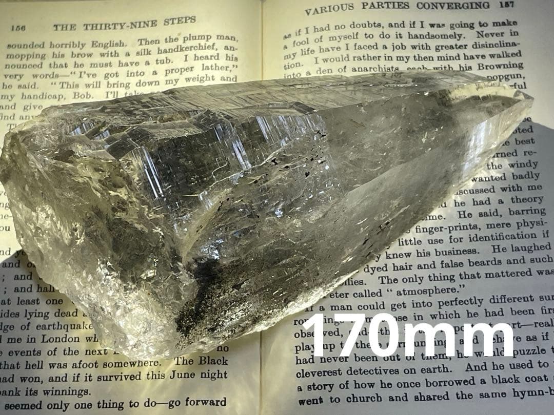 ガネッシュヒマール水晶ポイント　神々しい水晶　巨大で美しい　マスタークリスタル