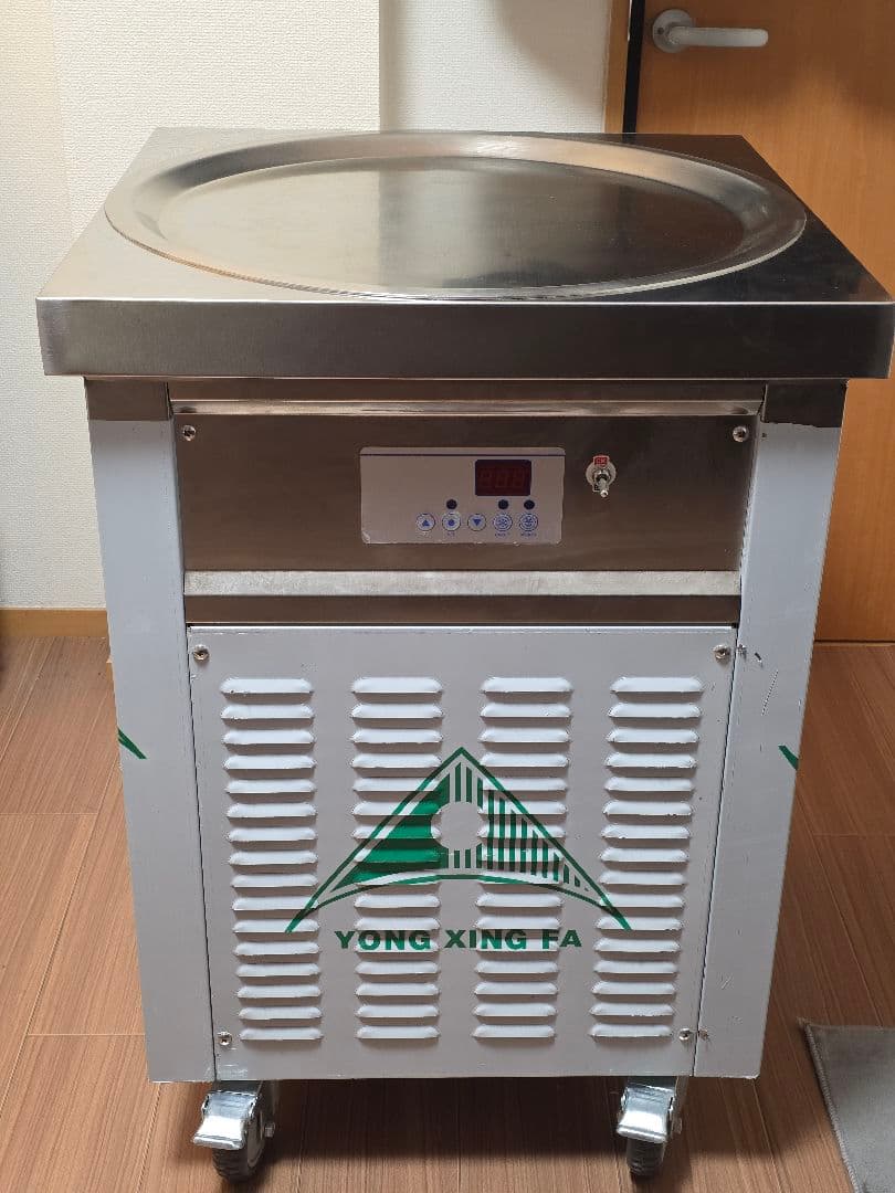 アイスクリームメーカー。