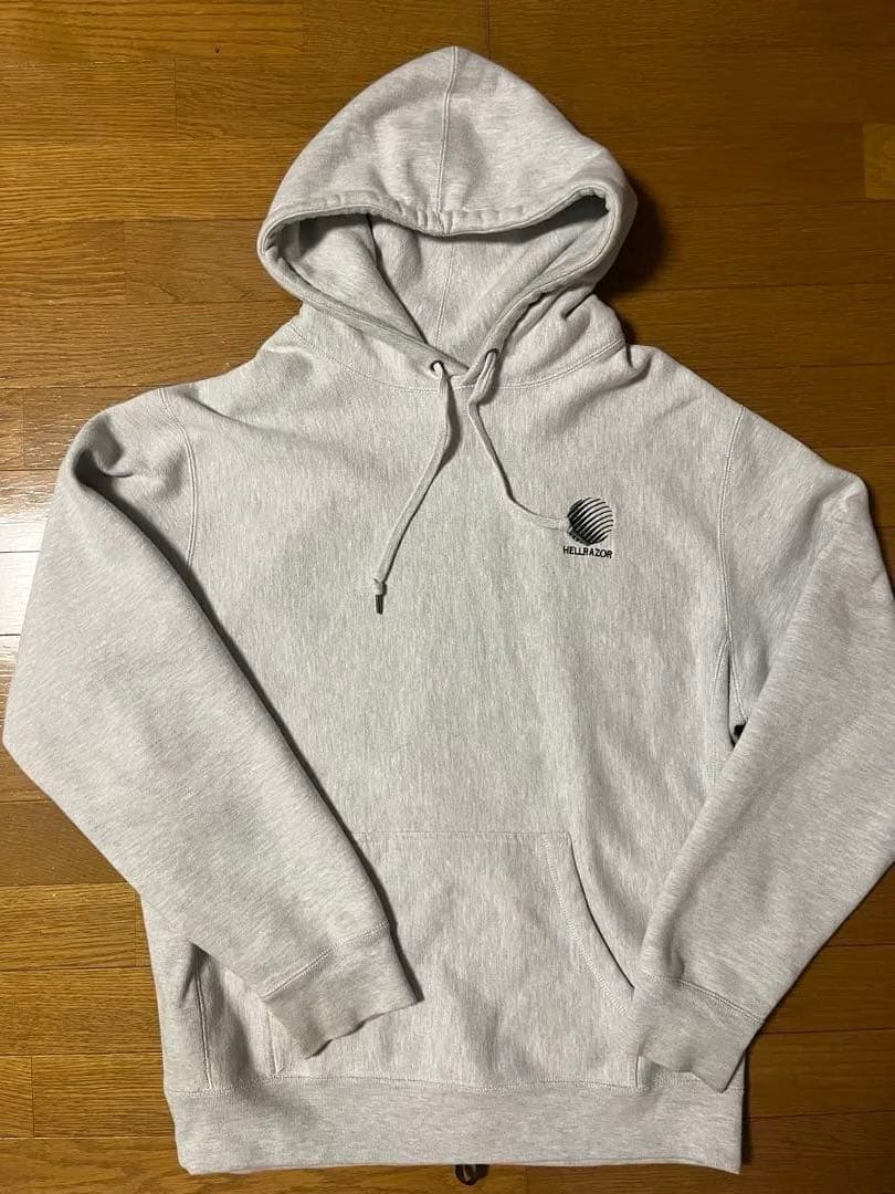 ジ*ン様 hellrazor HELLRAZOR グレー パーカー 刺繍　スケー