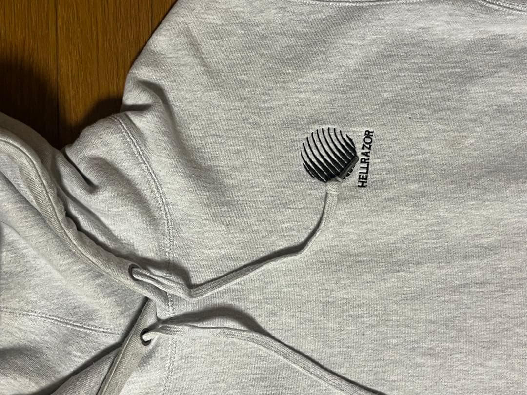 ジ*ン様 hellrazor HELLRAZOR グレー パーカー 刺繍　スケー