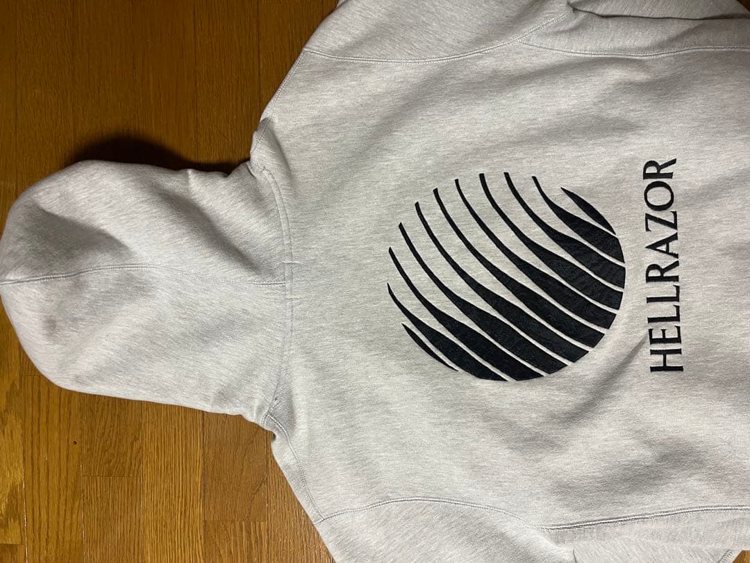 ジ*ン様 hellrazor HELLRAZOR グレー パーカー 刺繍　スケー
