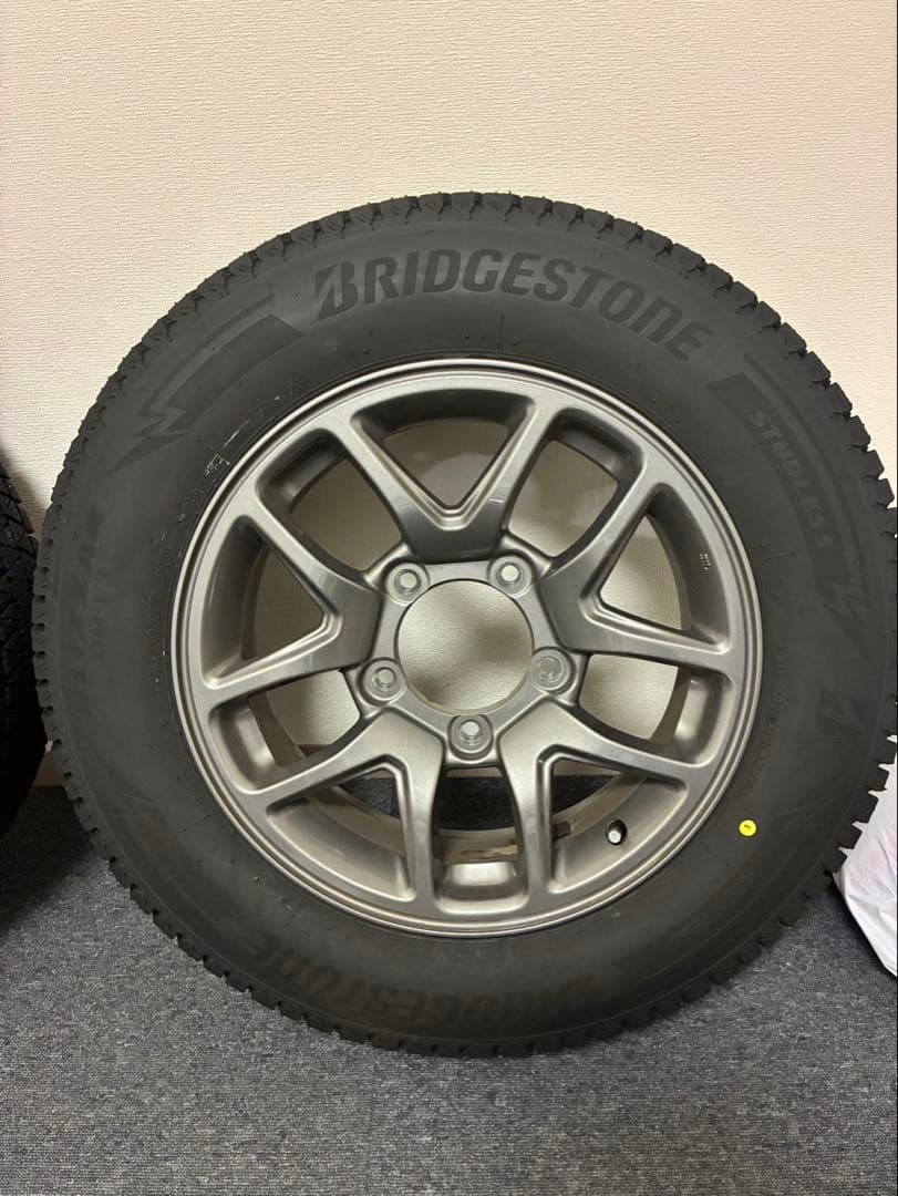 お買い得　超美品　ジムニー スタッドレスタイヤホイール4本セット