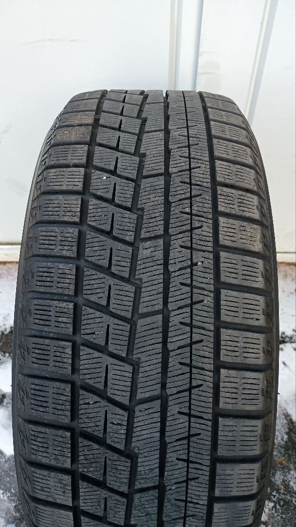 ①ヨコハマアイスガード6 225/50R17スタッドレス ４本セットの１、2本目