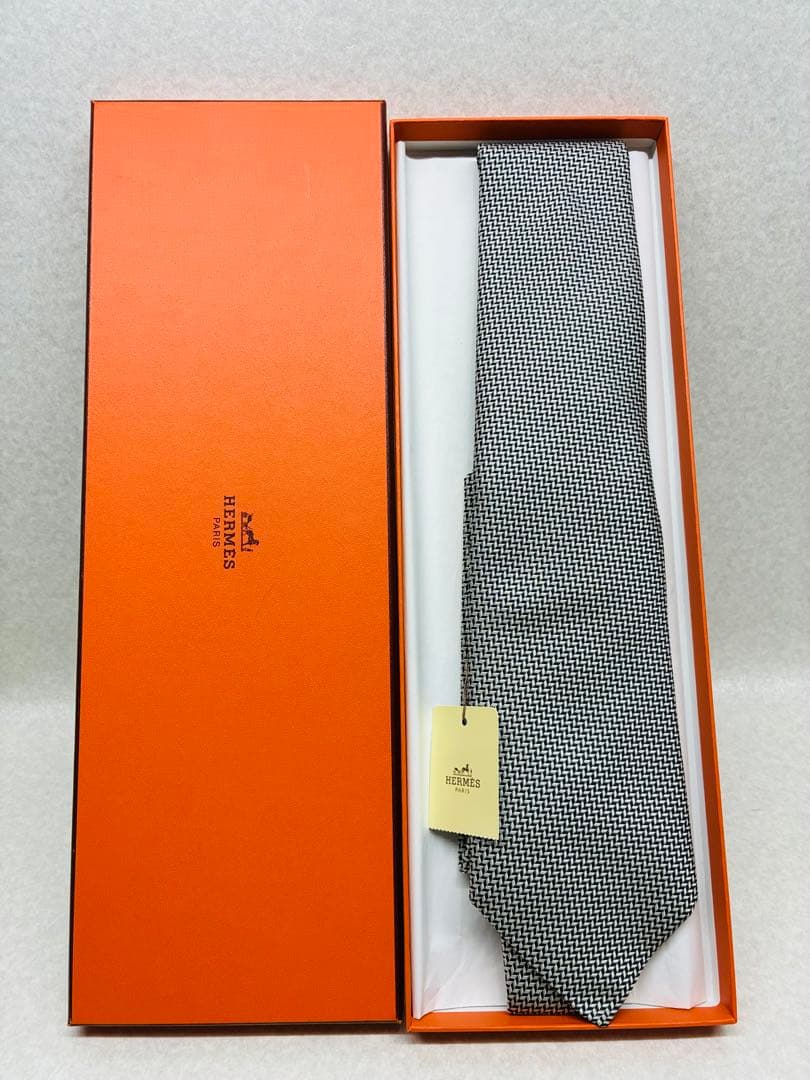 新品 エルメス HERMES ネクタイ 銀シルバー　シルクジャガード 結婚式など