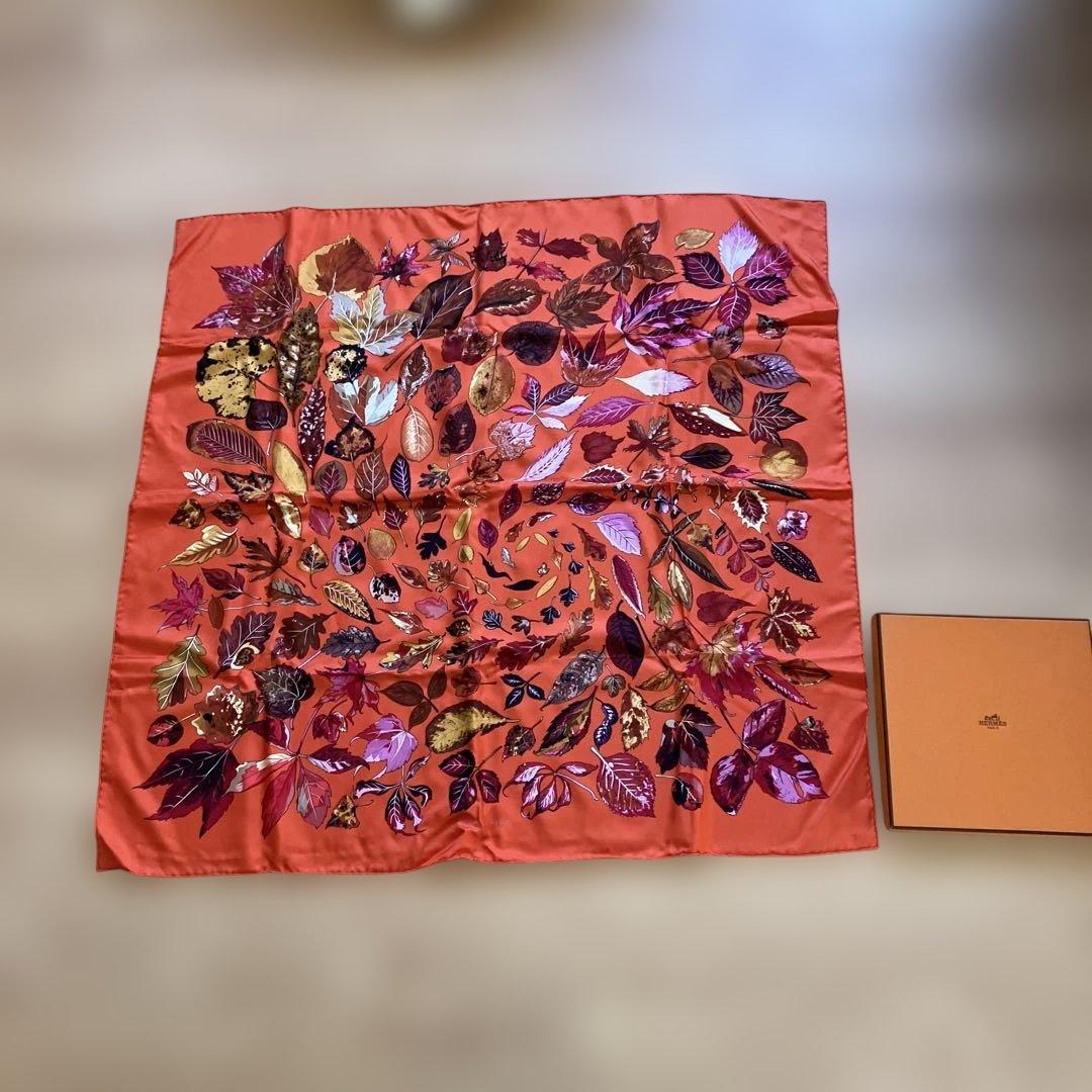 HERMES PAPIS オレンジ色の葉模様スカーフ　新品！