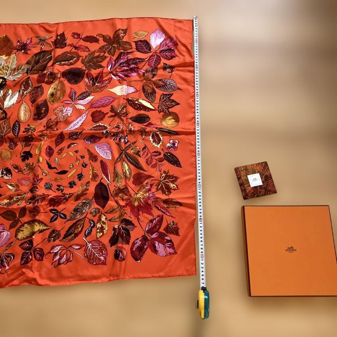 HERMES PAPIS オレンジ色の葉模様スカーフ　新品！