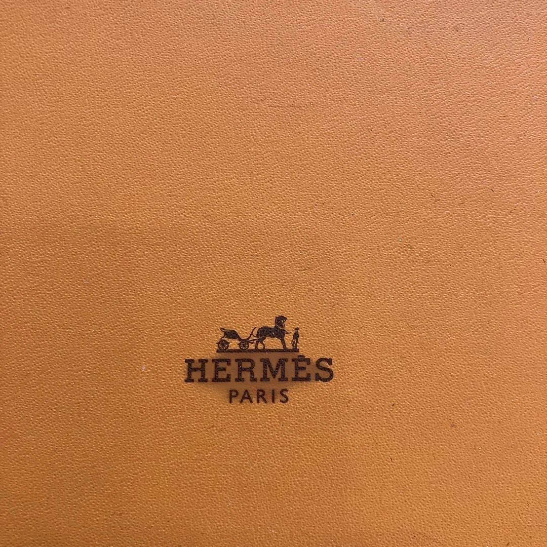 HERMES PAPIS オレンジ色の葉模様スカーフ　新品！