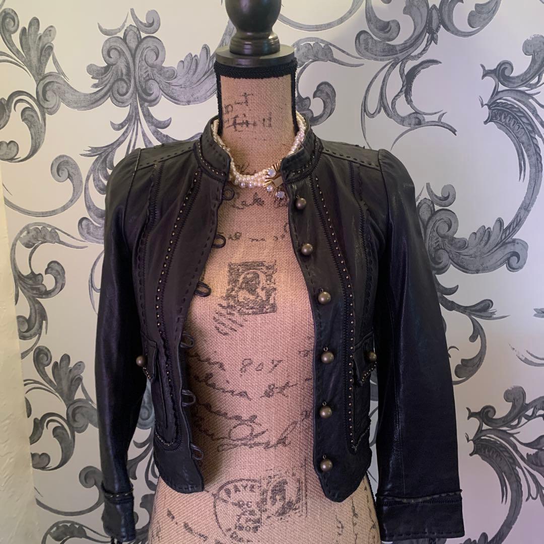 黒レザージャケット スタッズ付き