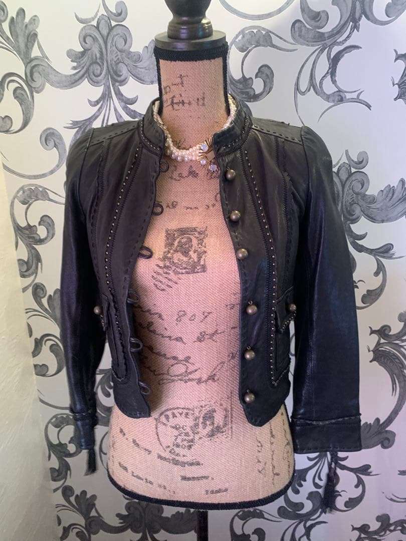 黒レザージャケット スタッズ付き