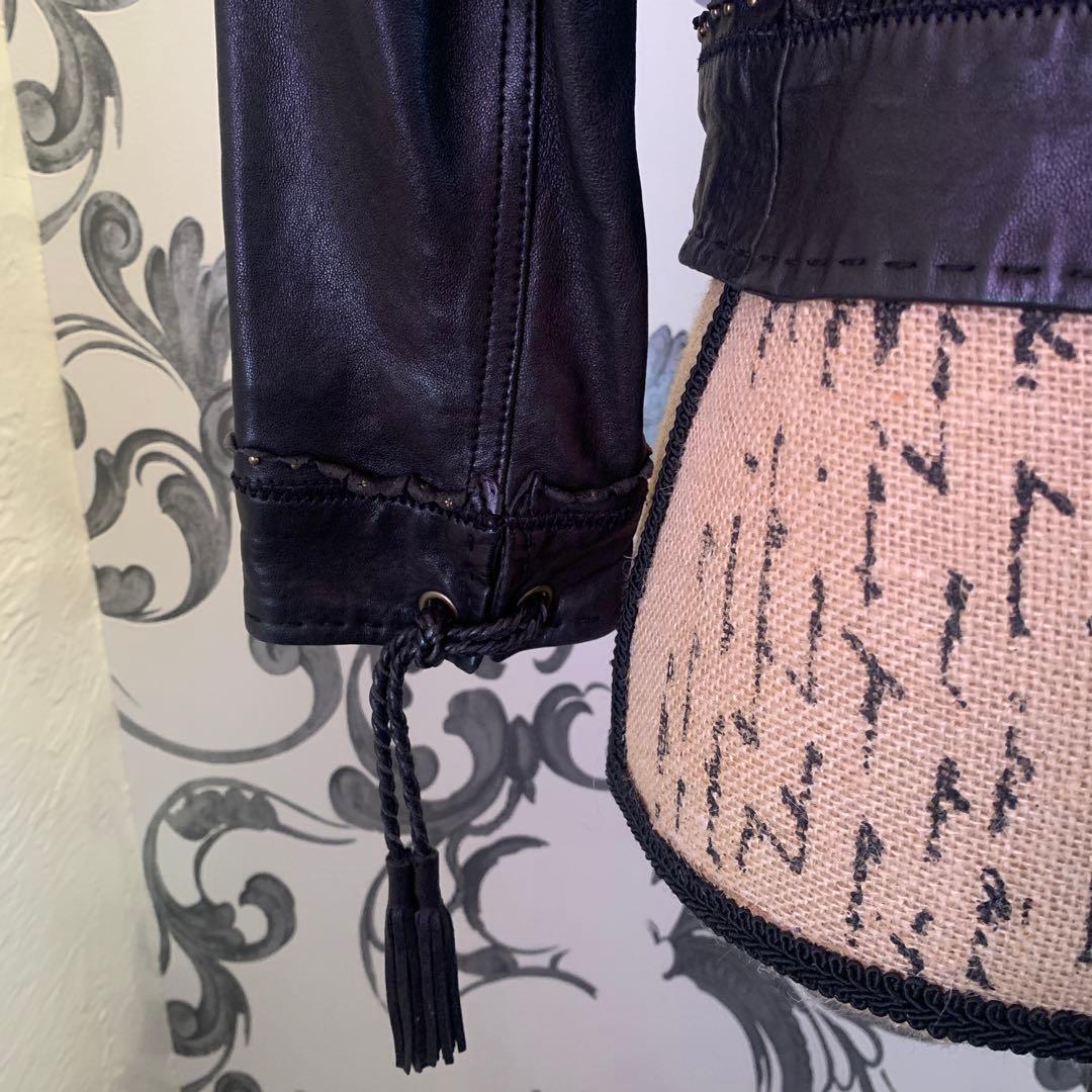 黒レザージャケット スタッズ付き