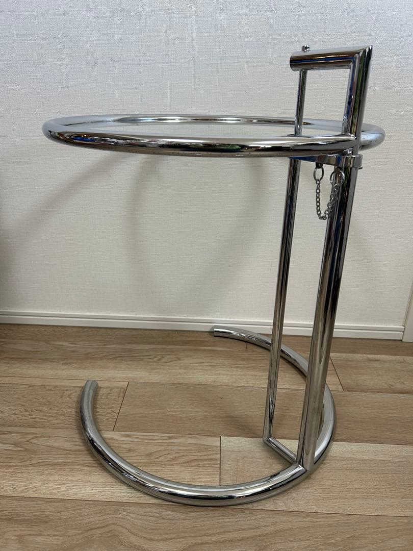 アイリーン・グレイ　アジャスタブルテーブル E.1027 プロダクト品