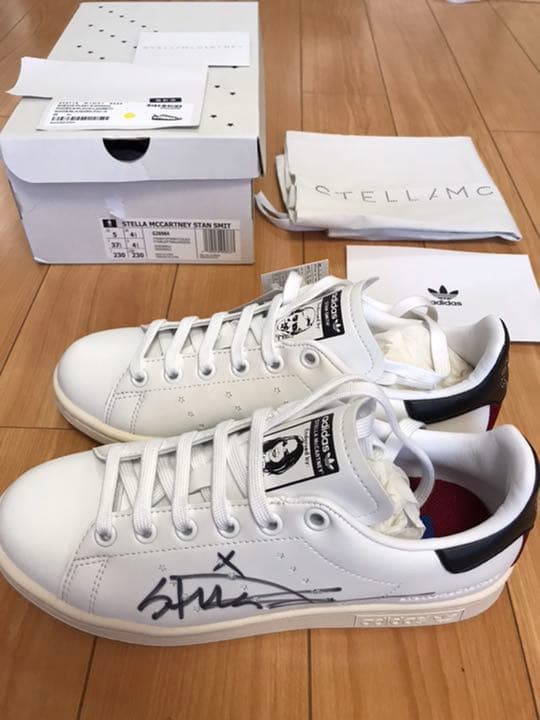 ステラマッカートニー&スタンスミス双方のサイン入り　新品タグ付き　箱付属品付き