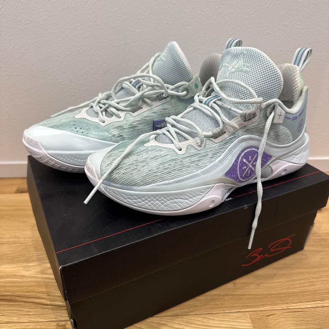 バスケットボールシューズ