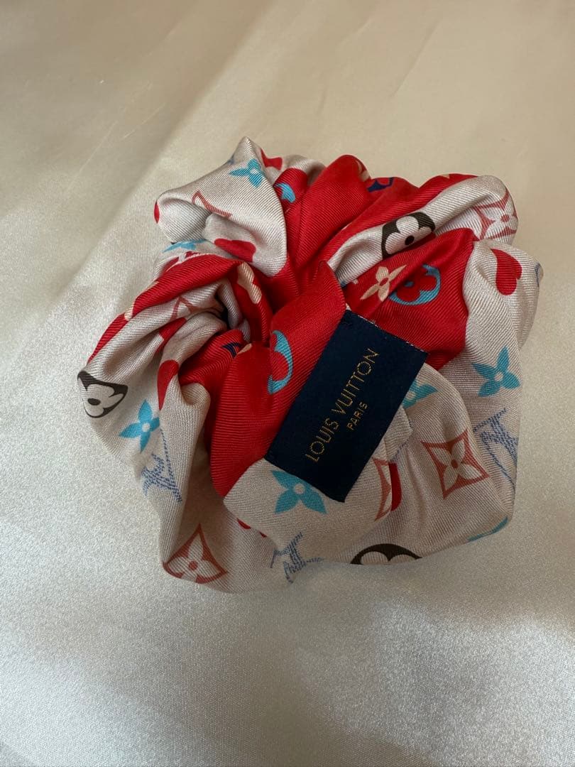 LOUIS VUITTON シルクシュシュ レッド