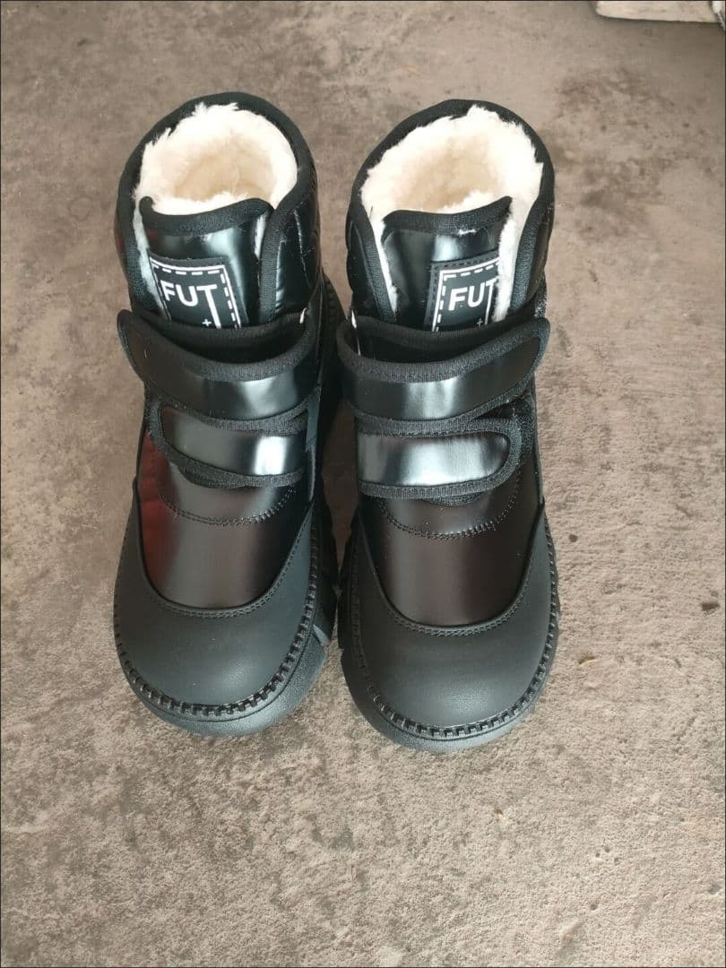 ブラックファーブーツ ベルクロストラップ