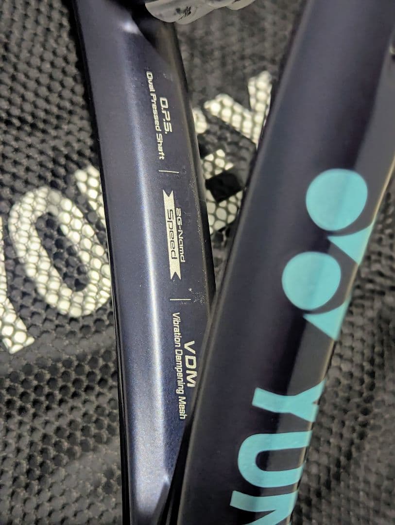 YONEX EZONE 100 テニスラケット　300g