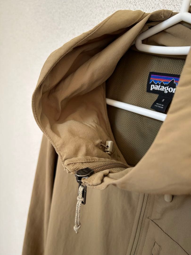 patagonia ベージュ マウンテンパーカー S
