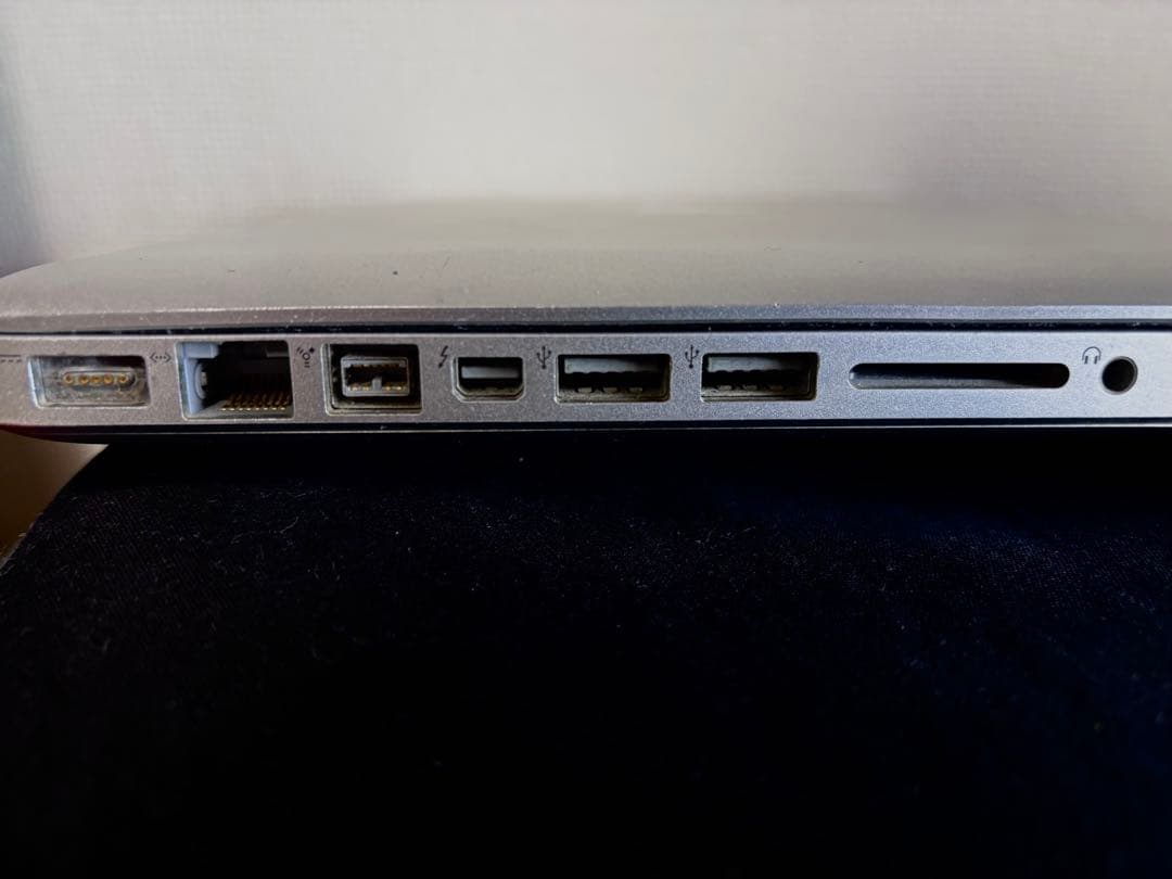 MacBook Pro i7 / 8GB / 1TB / 13インチ