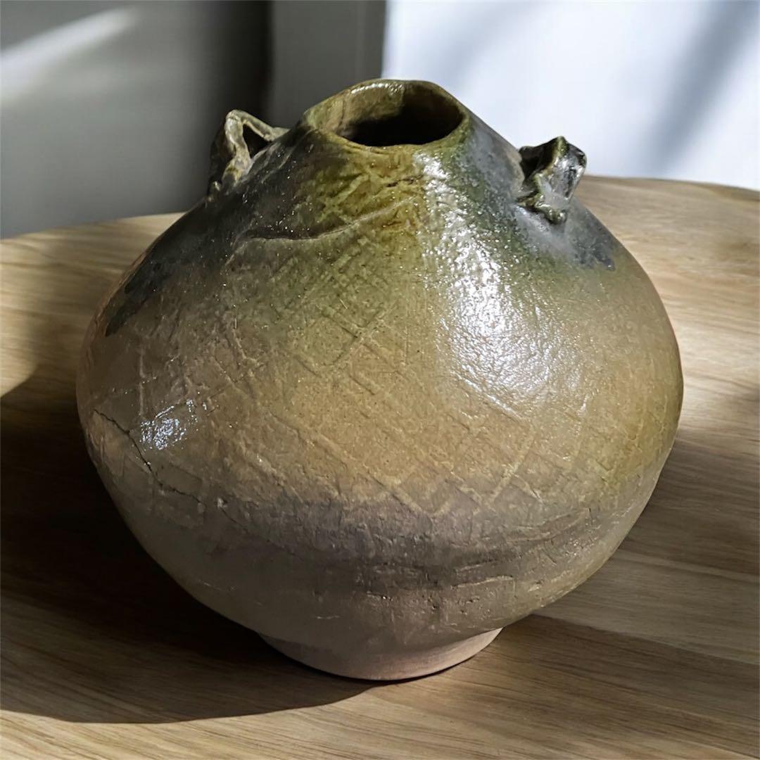 古民家　華道　耳付　独特の形をした花瓶　花生　生花