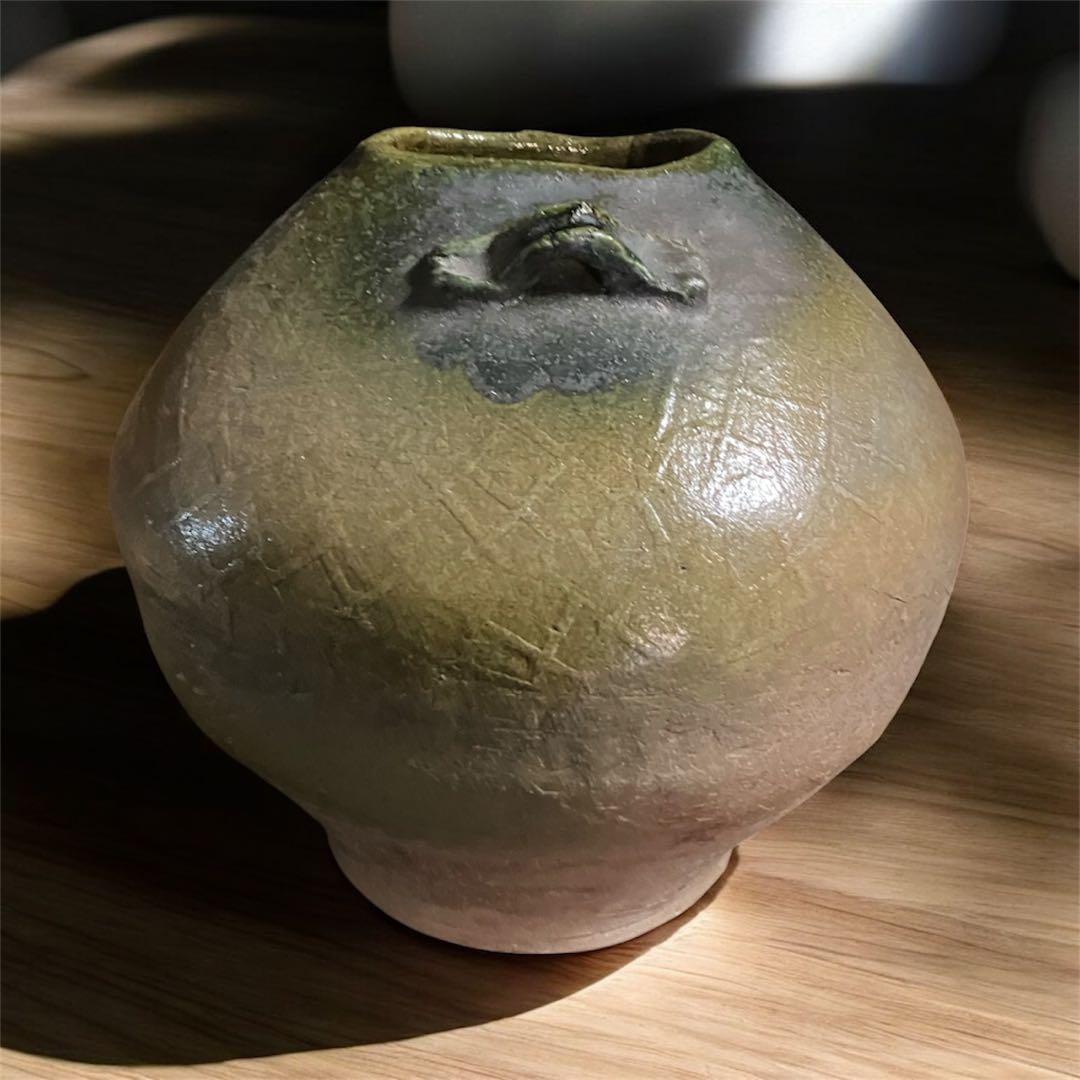 古民家　華道　耳付　独特の形をした花瓶　花生　生花