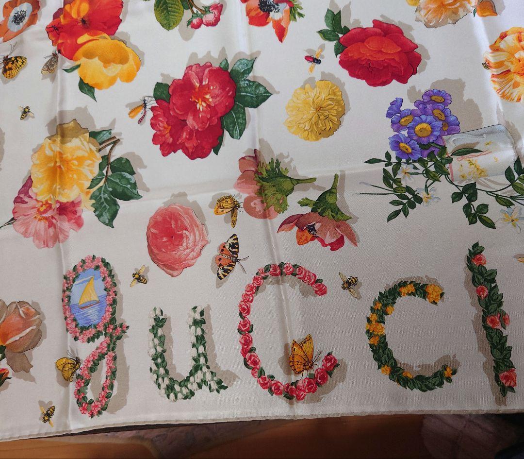 GUCCI　スカーフ　フローラル柄　シルク100%