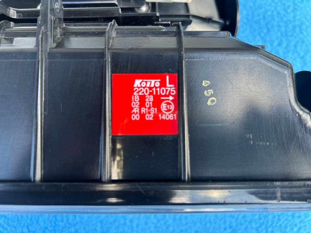 小糸LEDテールランプ 新車外しレッド/クリア 2個セット